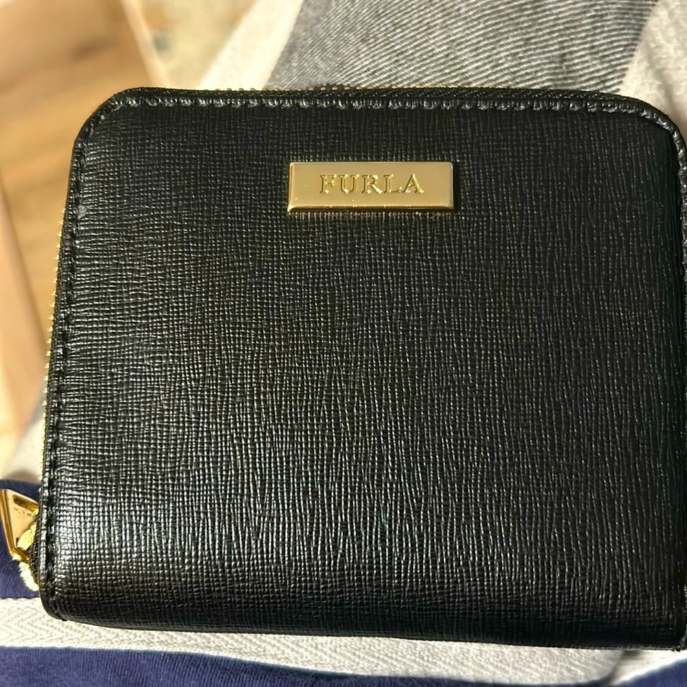 Furla Classic Compact Zip Around Leather Wallet Black New (w/ out tags)